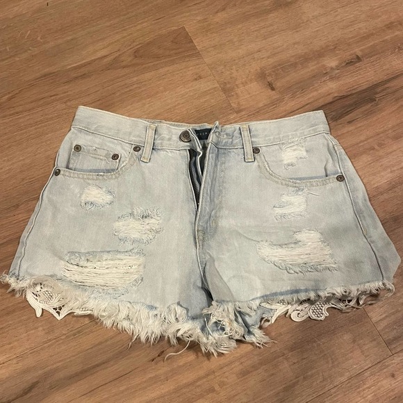 Aeropostale sz 4 distressed denim shorts - Picture 1 of 3